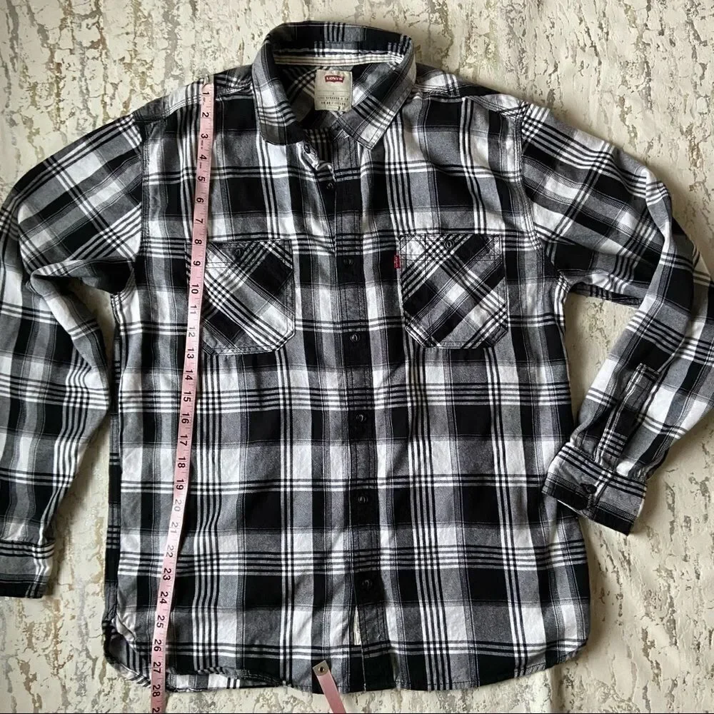 Levi’s Buffalo Check Plaid Button Down